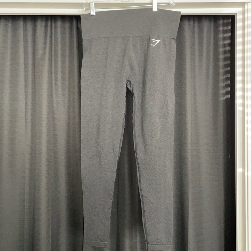 Gym shark leggings